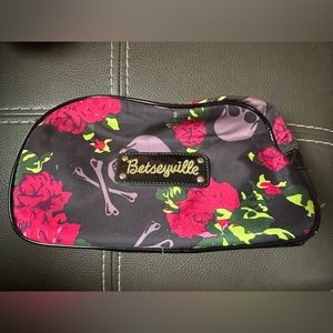 Betseyville cosmetic pouch